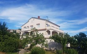 Apartments Mari - Near Sea